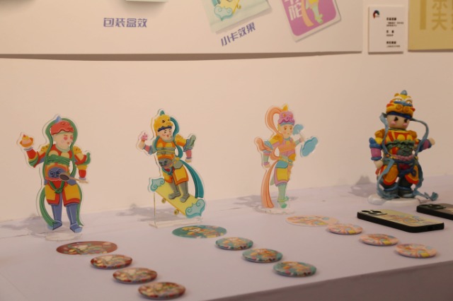 活動(dòng)現(xiàn)場展出的學(xué)生作品創(chuàng)意無限，精彩紛呈（鄭逸潔 攝） (6).jpg