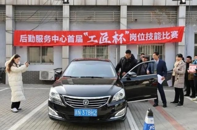 駕駛技能比賽現(xiàn)場，學校供圖.jpg